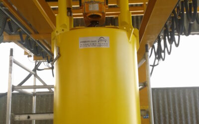Craneable shielding container